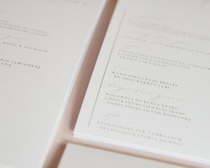 zaproszenia slubne papierowagruszka warszawa menu 6 300x240 - 5X9B2674 -